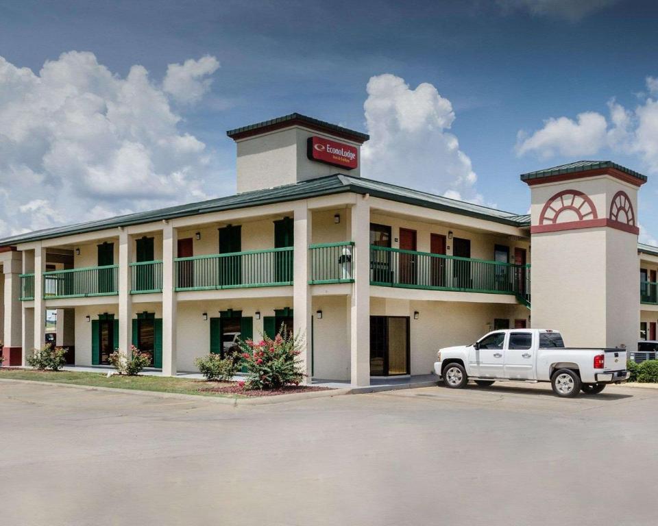 Econo Lodge Inn & Suites Philadelphia - image 2