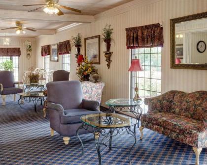 Econo Lodge Inn & Suites Philadelphia - image 4