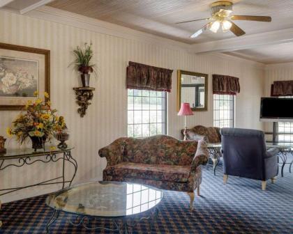 Econo Lodge Inn & Suites Philadelphia - image 5