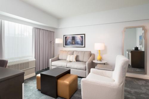 Hampton Inn Philadelphia Center City-Convention Center - image 2