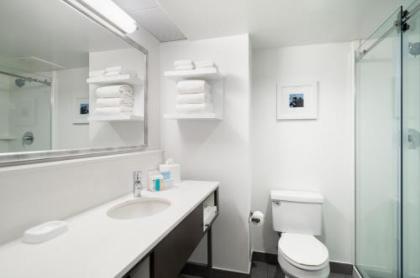 Hampton Inn Philadelphia Center City-Convention Center - image 5
