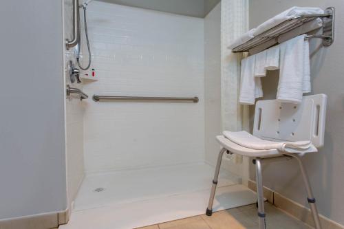 Microtel Inn & Suites by Wyndham Philadelphia Airport - image 4