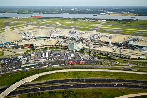 Philadelphia Airport Marriott - image 2