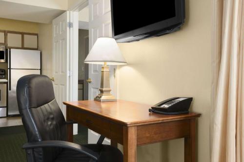 Hawthorn Suites By Wyndham Philadelphia Airport - image 5