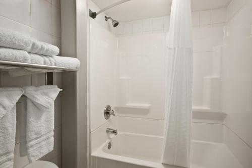 Days Inn by Wyndham Philadelphia Convention Center - image 4