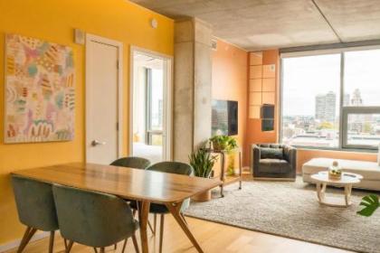 Designer Spacious 1BD in Historic District
