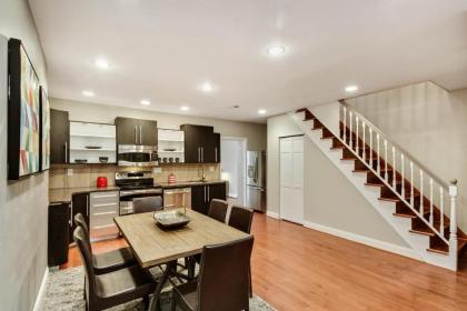 The Dreamers Penthouse-Funky 3BD in Center City - image 10