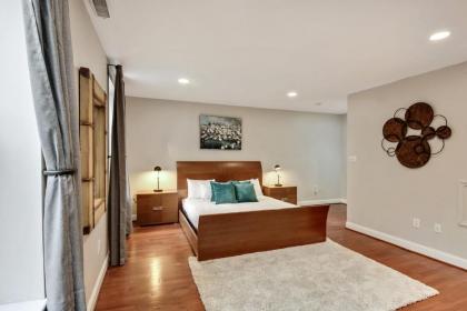 The Dreamers Penthouse-Funky 3BD in Center City - image 3