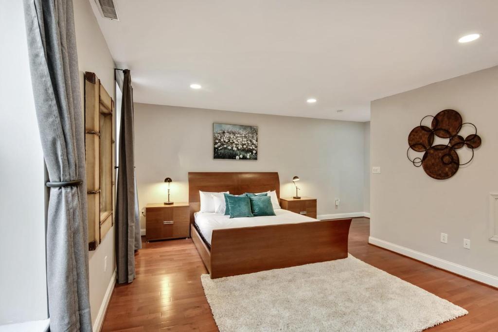 The Dreamers Penthouse-Funky 3BD in Center City - image 3