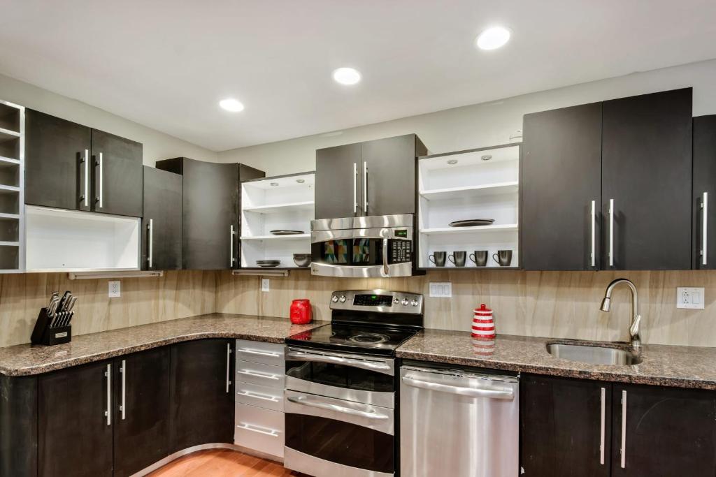 The Dreamers Penthouse-Funky 3BD in Center City - image 7