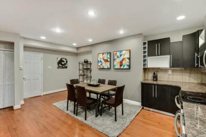 The Dreamers Penthouse-Funky 3BD in Center City - image 8