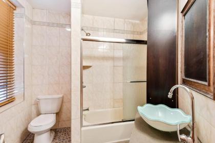 Stylish 1BD Loft in Center City - image 10