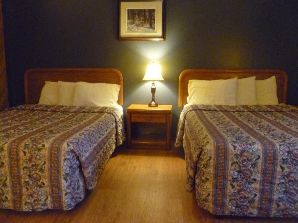 Timber Inn Motel - image 7