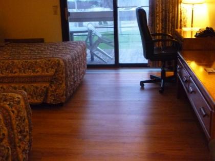 Timber Inn Motel - image 8
