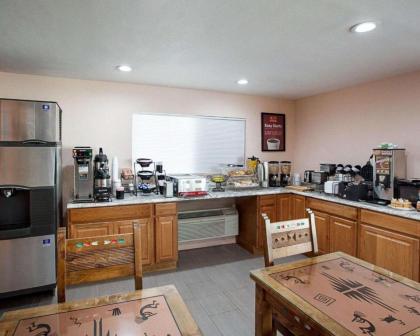 EconoLodge Phillipsburg - image 9