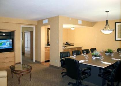 Embassy Suites Phoenix Airport at 24th Street - image 1