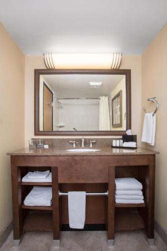 Embassy Suites Phoenix - Biltmore - image 3