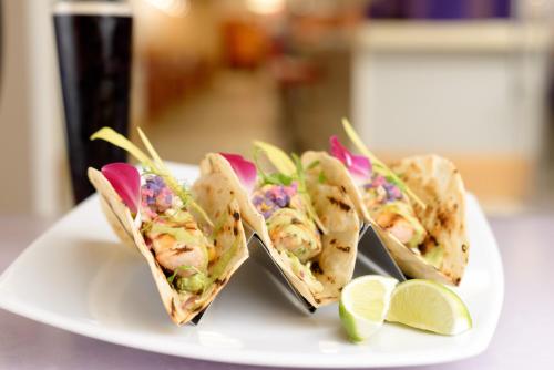 DoubleTree Suites by Hilton Phoenix - image 3