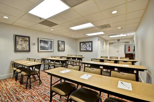 Homewood Suites by Hilton Phoenix-Biltmore - image 4