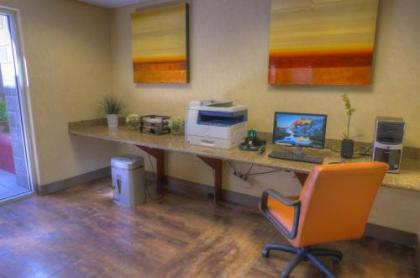 Ramada by Wyndham Phoenix Midtown - image 5