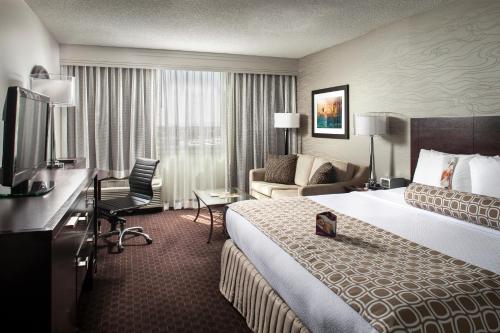 Crowne Plaza Phoenix Airport an IHG Hotel - image 2