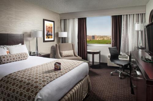 Crowne Plaza Phoenix Airport an IHG Hotel - image 3