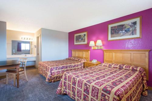 Knights Inn Fairground - image 2