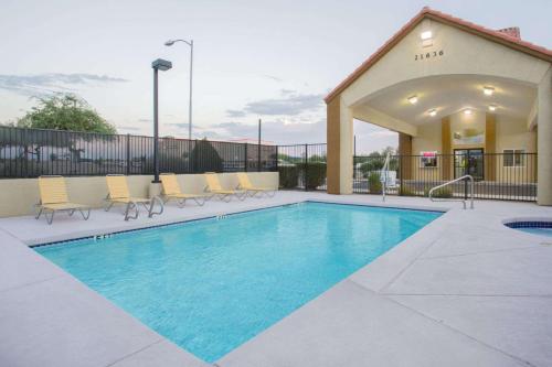 Days Inn by Wyndham Phoenix North - image 2