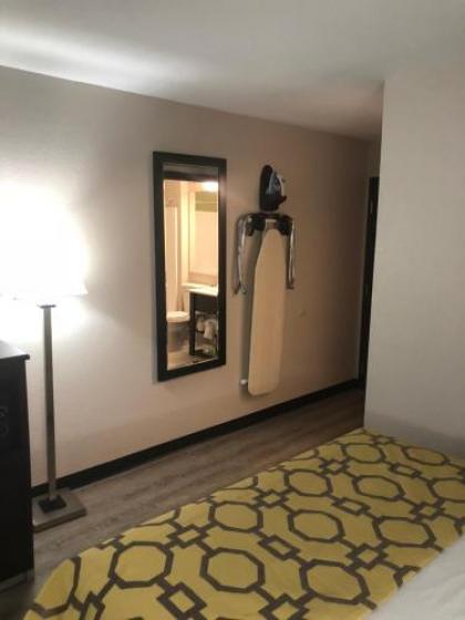 Baymont by Wyndham Phoenix I-10 near 51st Ave - image 4