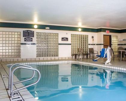 Comfort Suites At Metro Center Phoenix - image 3