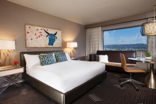 Kimpton Hotel Palomar Phoenix Cityscape an IHG Hotel - image 4