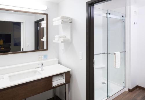 Hampton Inn & Suites Phoenix Downtown - image 4