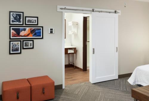 Hampton Inn & Suites Phoenix Downtown - image 5