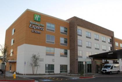 Holiday Inn Express & Suites - Phoenix - Airport North an IHG Hotel