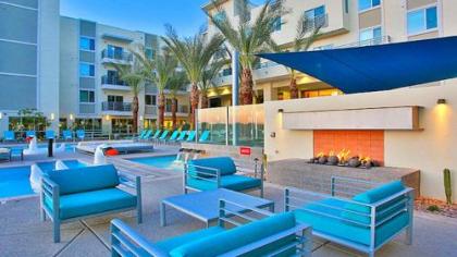 TPC and Kierland Commons 2 miles-Overlooking Luxury Pool-with Parking - image 2