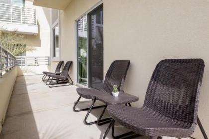 TPC and Kierland Commons 2 miles-Overlooking Luxury Pool-with Parking - image 3