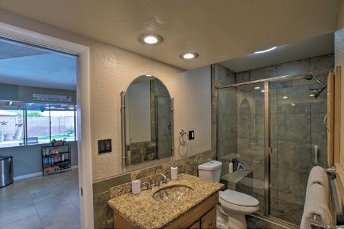Relaxing Phoenix House with Hot Tub Pool and Grill! - image 3