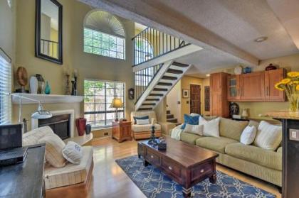 Pet Friendly Villa with Pool Access 10mi to Downtown Arizona