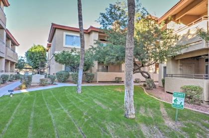 Phoenix Couples Condo with Deck and Pool and Spa Access! - image 16