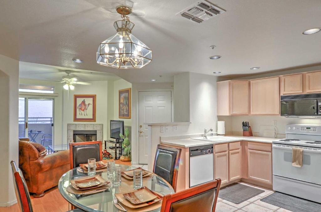 Phoenix Couples Condo with Deck and Pool and Spa Access! - image 4