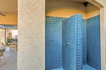 Phoenix Couples Condo with Deck and Pool and Spa Access! - image 6
