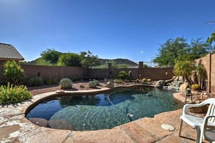 Bright Central Phoenix Luxury Home with Grill and Patio - image 11