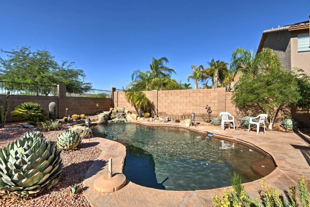 Bright Central Phoenix Luxury Home with Grill and Patio - image 5