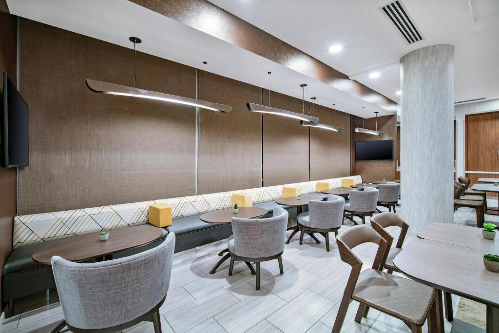 SpringHill Suites by Marriott Phoenix Goodyear - image 6