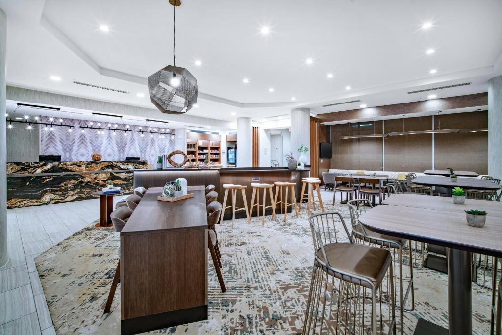 SpringHill Suites by Marriott Phoenix Goodyear - image 7