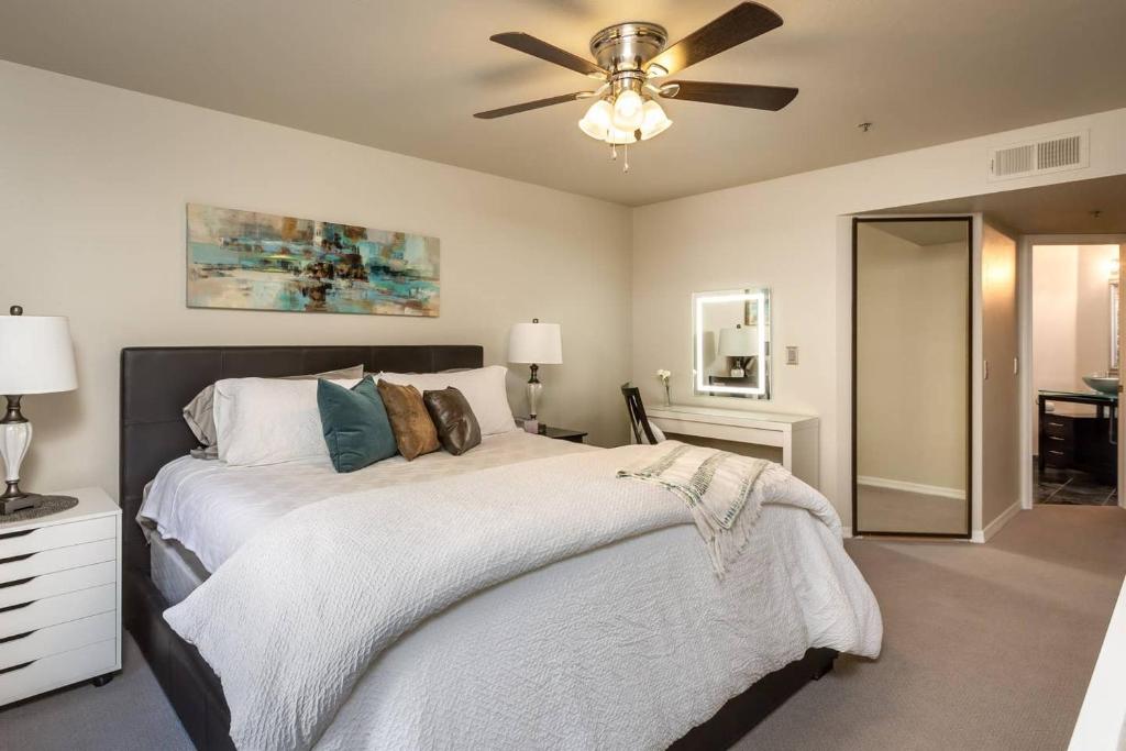 Comfort and Style in the Phoenix Biltmore Area! - image 4
