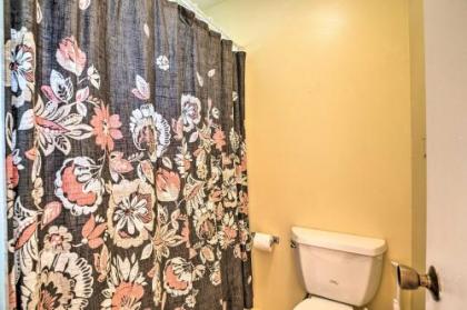 Dog-Friendly Midtown Studio with Shared Yard - image 16