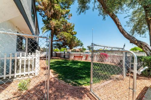 Metro PHX Upstairs 2bd sleeps 6 heated pool PETS ALLOWED - image 3