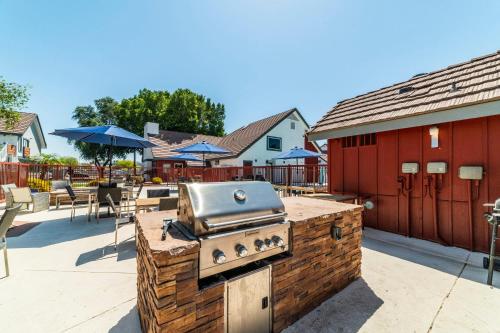 Metro PHX Upstairs 2bd sleeps 6 heated pool PETS ALLOWED - image 4