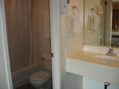 Rivera Inn & Suites Motel - image 4
